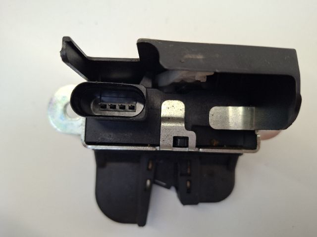 bontott VW GOLF VI Csomagtérajtó Zárszerkezet