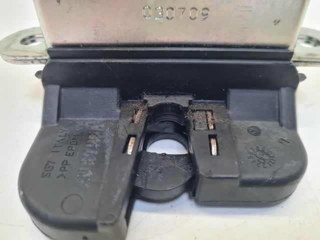 bontott VW GOLF VI Csomagtérajtó Zárszerkezet