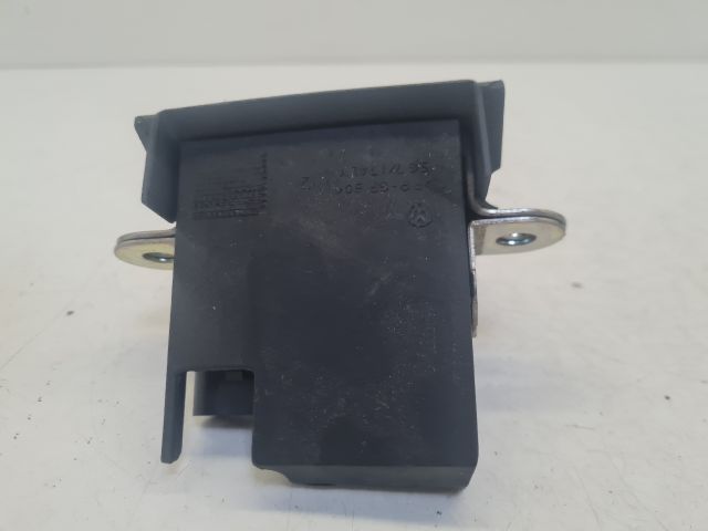 bontott VW GOLF VI Csomagtérajtó Zárszerkezet