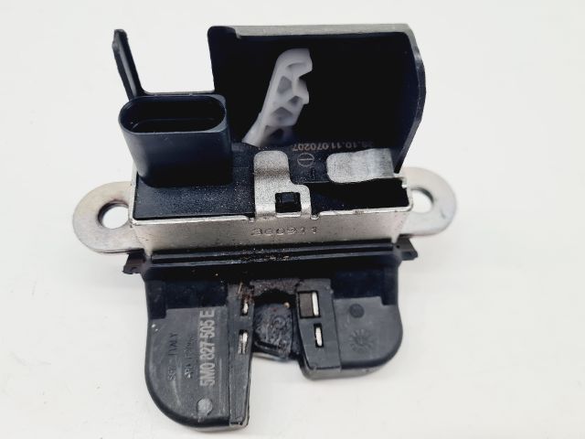 bontott VW GOLF VI Csomagtérajtó Zárszerkezet