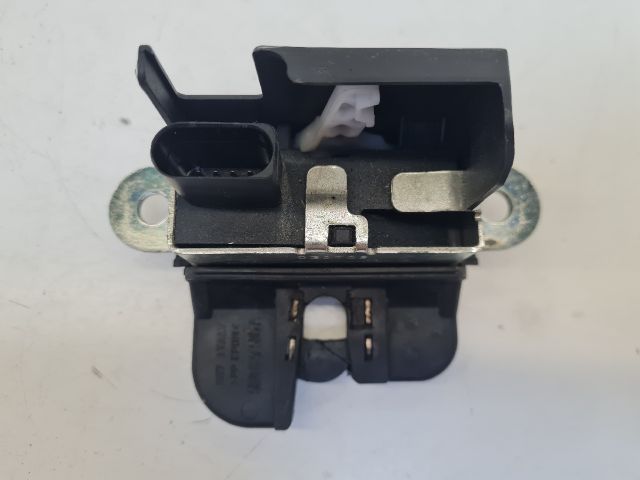 bontott VW GOLF VI Csomagtérajtó Zárszerkezet