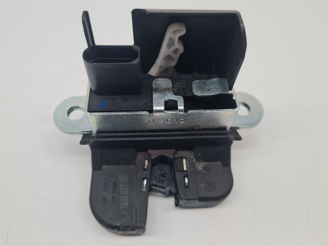 bontott VW GOLF VI Csomagtérajtó Zárszerkezet