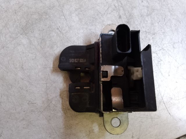 bontott VW GOLF VI Csomagtérajtó Zárszerkezet