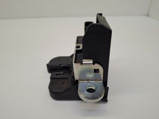 bontott VW GOLF VI Csomagtérajtó Zárszerkezet