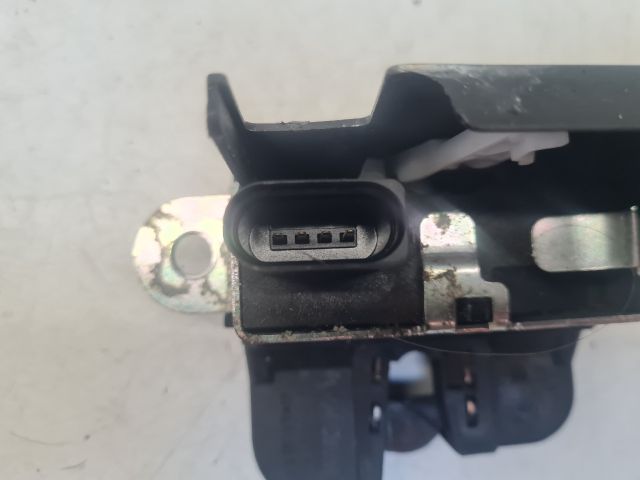 bontott VW GOLF VI Csomagtérajtó Zárszerkezet