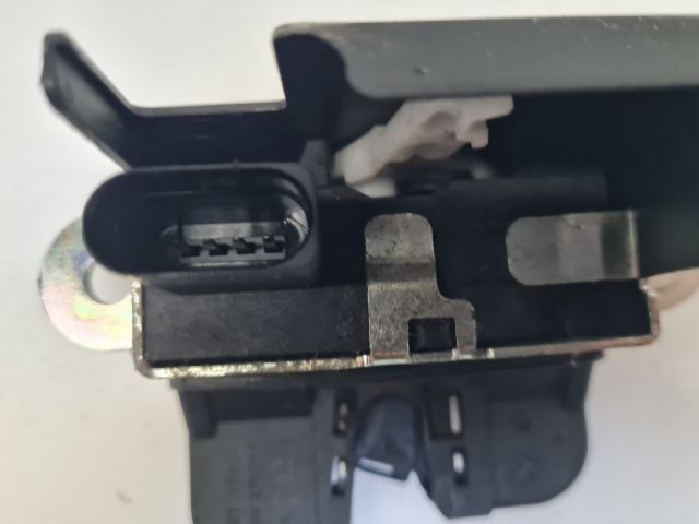 bontott VW GOLF VI Csomagtérajtó Zárszerkezet