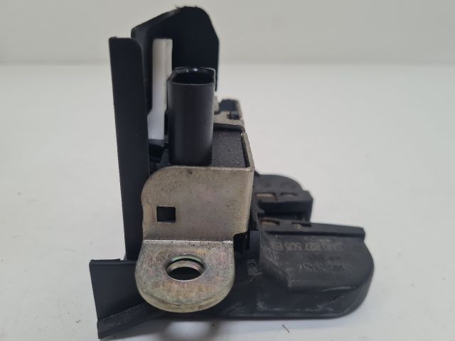 bontott VW GOLF VI Csomagtérajtó Zárszerkezet