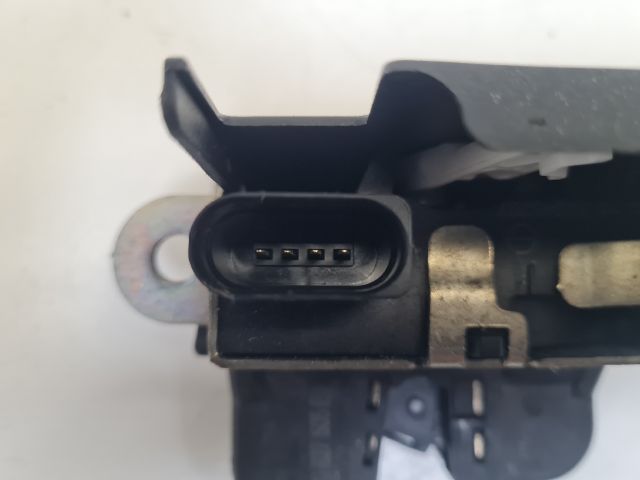 bontott VW GOLF VI Csomagtérajtó Zárszerkezet