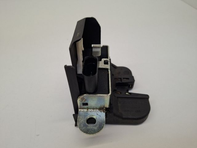 bontott VW GOLF VI Csomagtérajtó Zárszerkezet