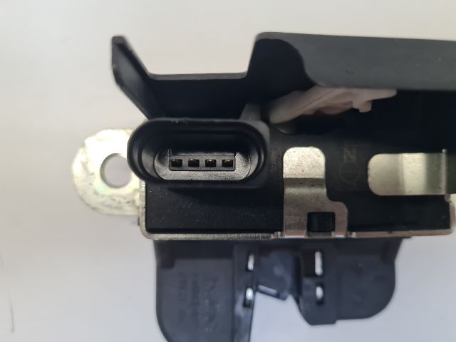 bontott VW GOLF VI Csomagtérajtó Zárszerkezet