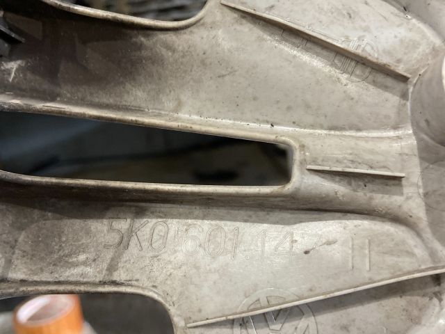 bontott VW GOLF VI Dísztárcsa Szett