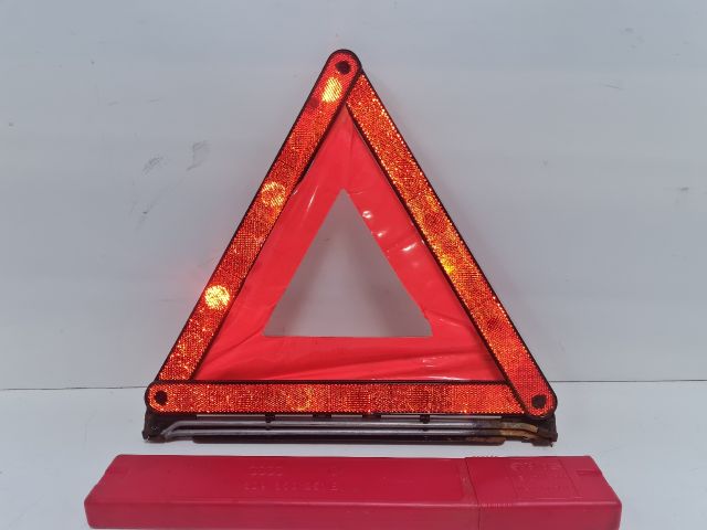 bontott VW GOLF VI Elakadásjelző Háromszög