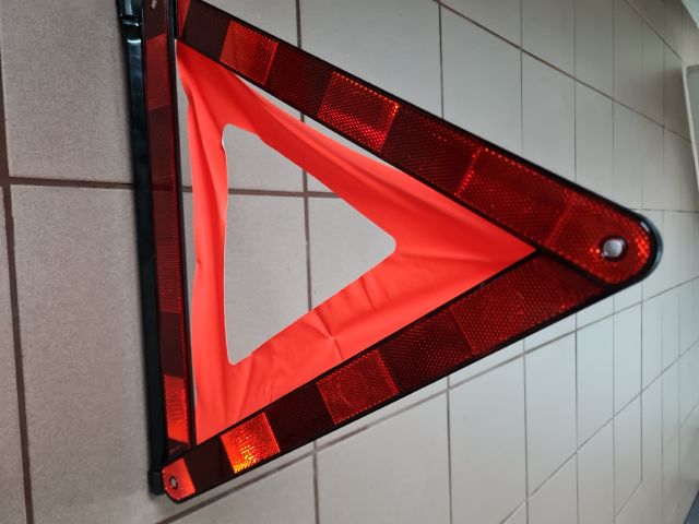 bontott VW GOLF VI Elakadásjelző Háromszög