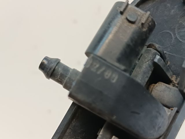 bontott VW GOLF VI Első Ablakmosó Fúvóka