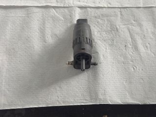 bontott VW GOLF VI Első Ablakmosó Szivattyú