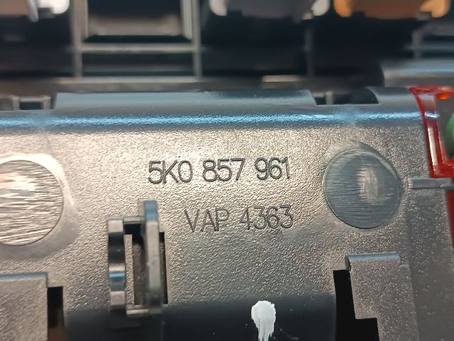 bontott VW GOLF VI Első Hamutartó