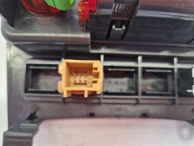 bontott VW GOLF VI Első Hamutartó