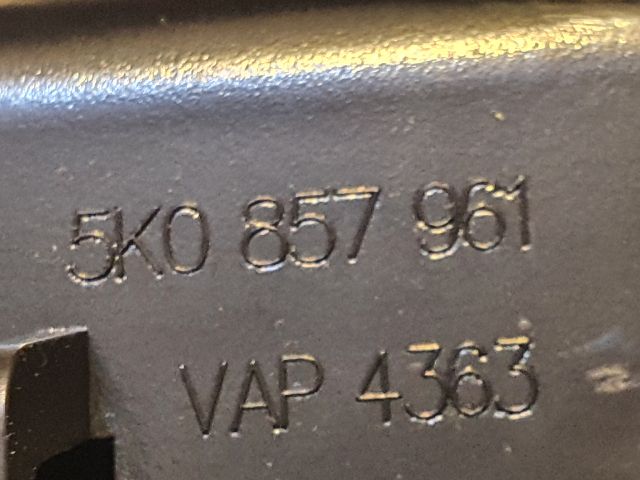 bontott VW GOLF VI Első Hamutartó