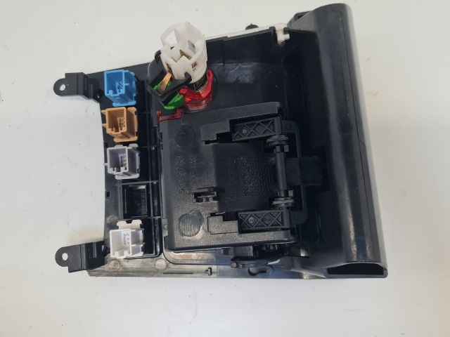 bontott VW GOLF VI Első Hamutartó