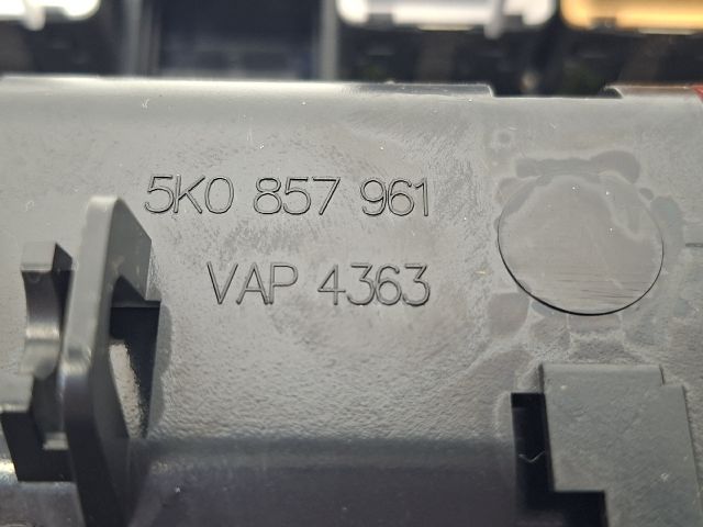 bontott VW GOLF VI Első Hamutartó