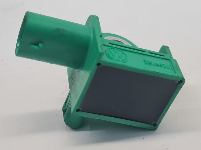 bontott VW GOLF VI Első Középső Ütközés Érzékelő (Homlokfalon)