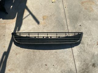 bontott VW GOLF VI Első Lökhárító Alsó Középső Díszrács