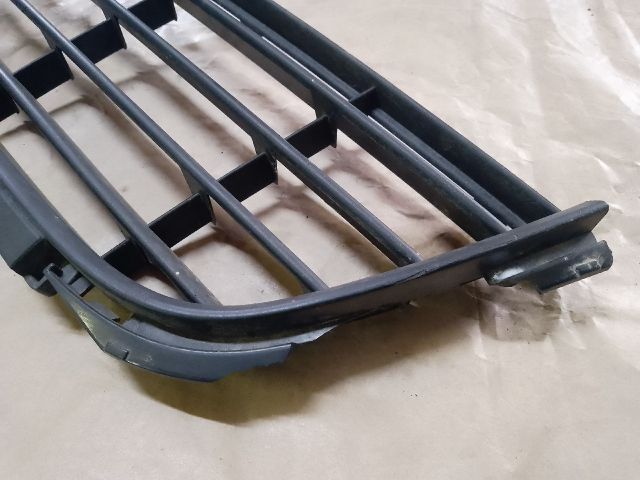 bontott VW GOLF VI Első Lökhárító Alsó Középső Díszrács