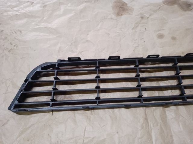 bontott VW GOLF VI Első Lökhárító Alsó Középső Díszrács