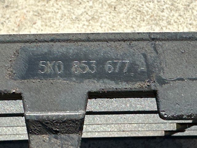 bontott VW GOLF VI Első Lökhárító Alsó Középső Díszrács