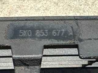 bontott VW GOLF VI Első Lökhárító Alsó Középső Díszrács