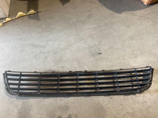 bontott VW GOLF VI Első Lökhárító Alsó (Műanyag)