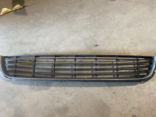 bontott VW GOLF VI Első Lökhárító Alsó (Műanyag)