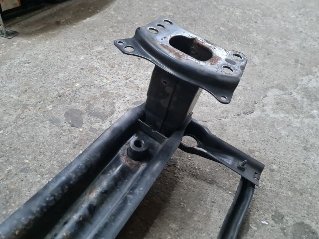 bontott VW GOLF VI Első Lökhárító Merevítő (Fém)