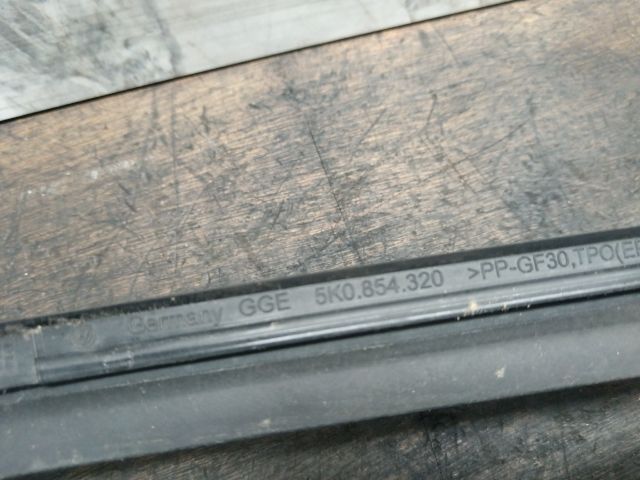 bontott VW GOLF VI Első Szélvédő Jobb Díszléc