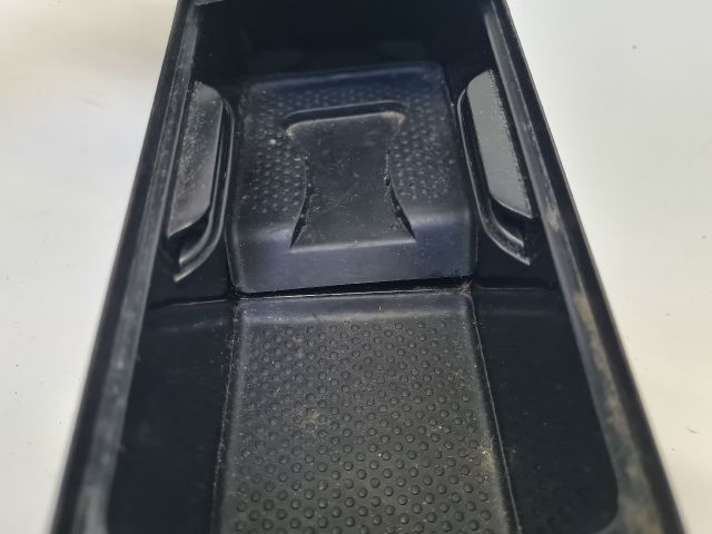bontott VW GOLF VI Első Tároló Rekesz