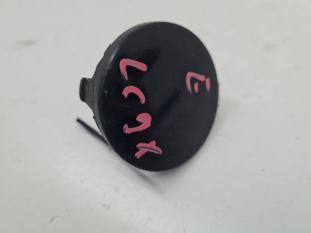 bontott VW GOLF VI Első Vonószem Burkolat