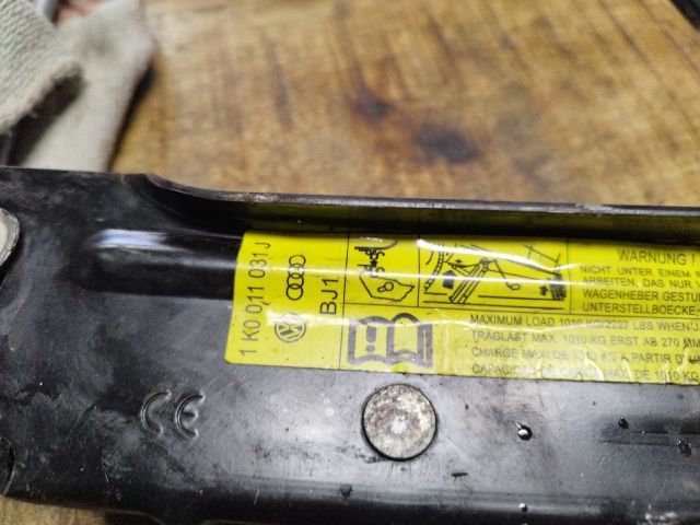 bontott VW GOLF VI Emelő