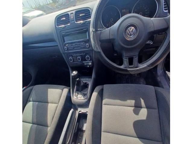 bontott VW GOLF VI Felső Hűtőburkolat