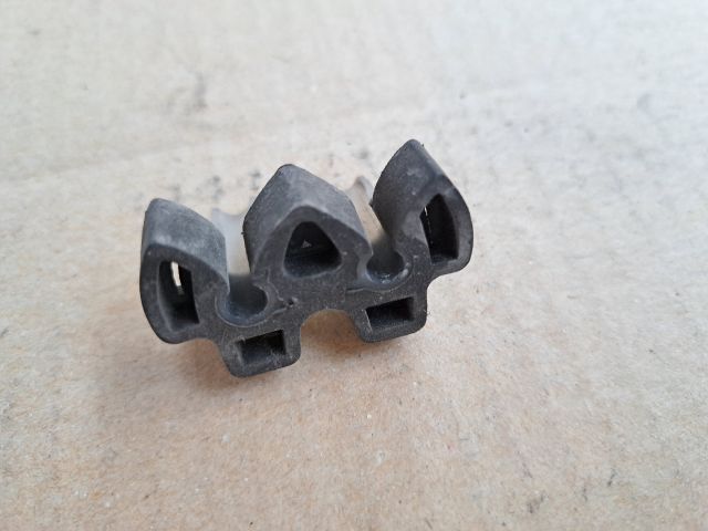 bontott VW GOLF VI Fém Fékcső Tartó