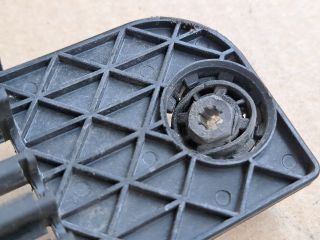 bontott VW GOLF VI Fém Fékcső Tartó