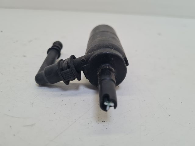 bontott VW GOLF VI Fényszórómosó Szivattyú