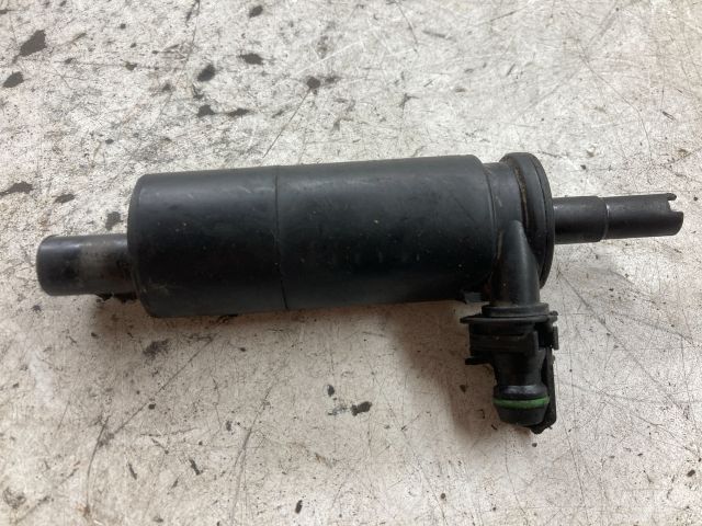 bontott VW GOLF VI Fényszórómosó Szivattyú