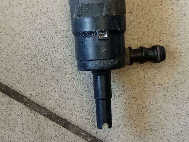 bontott VW GOLF VI Fényszórómosó Szivattyú