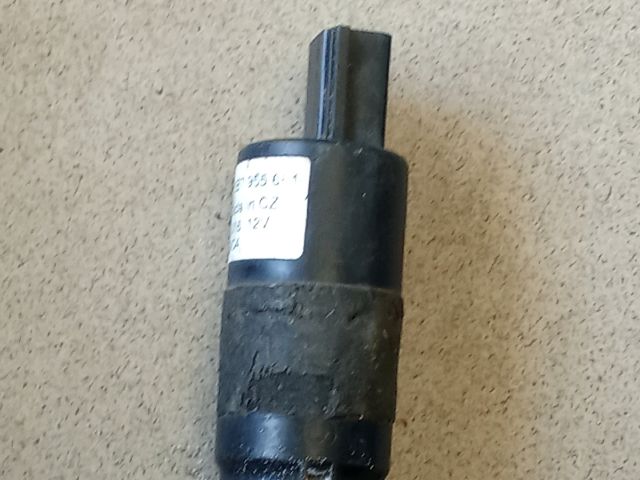 bontott VW GOLF VI Fényszórómosó Szivattyú