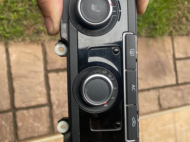 bontott VW GOLF VI Fűtéskapcsoló (digit klímás)