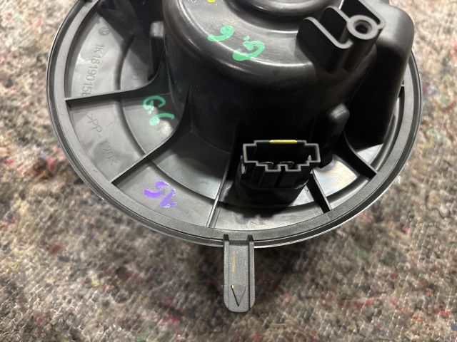 bontott VW GOLF VI Fűtőmotor (Klímás)