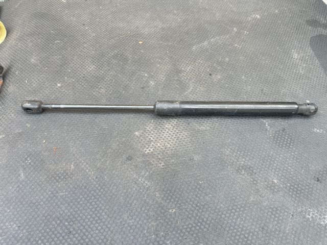 bontott VW GOLF VI Gázrugós Kitámasztó Teleszkóp Csomagtérajtó Jobb