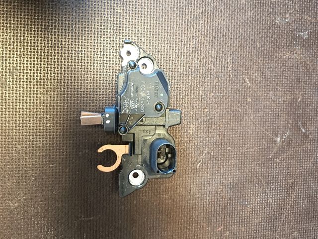 bontott VW GOLF VI Generátor Elektronika