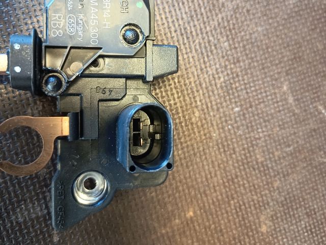 bontott VW GOLF VI Generátor Elektronika