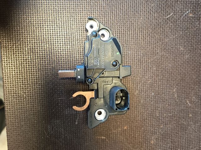 bontott VW GOLF VI Generátor Elektronika